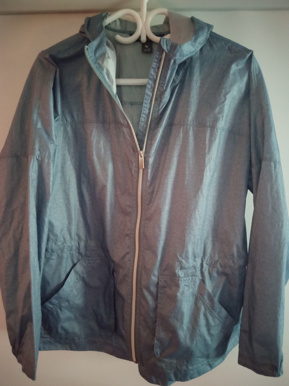 Eddie Bauer Men's Hooded Windbreaker in Slate Blue